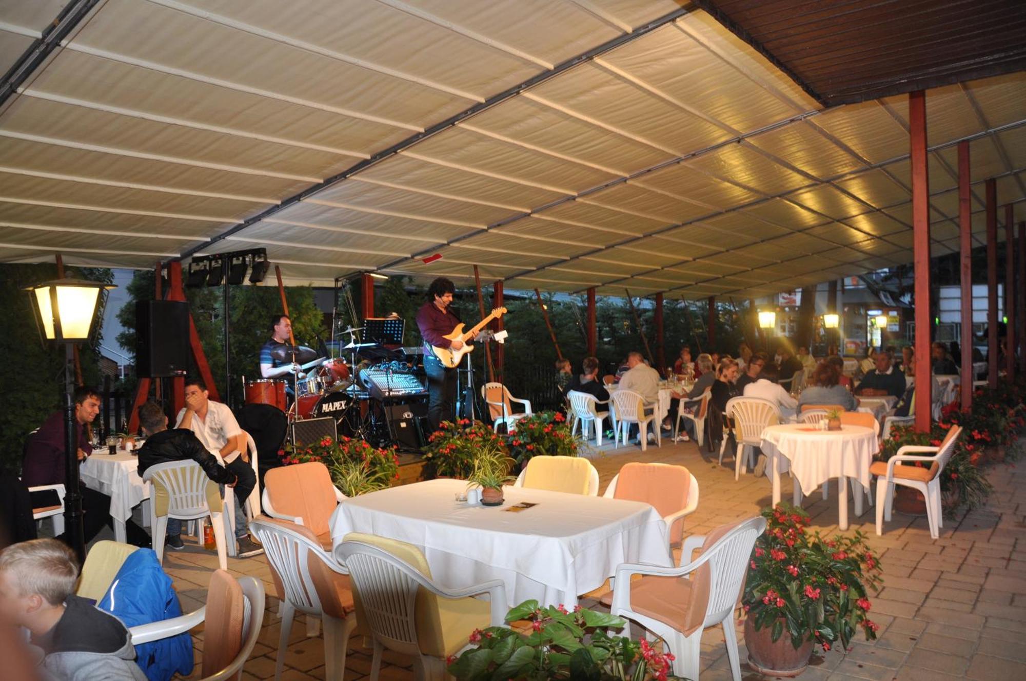 Hotel Melis Balatonlelle Exterior photo