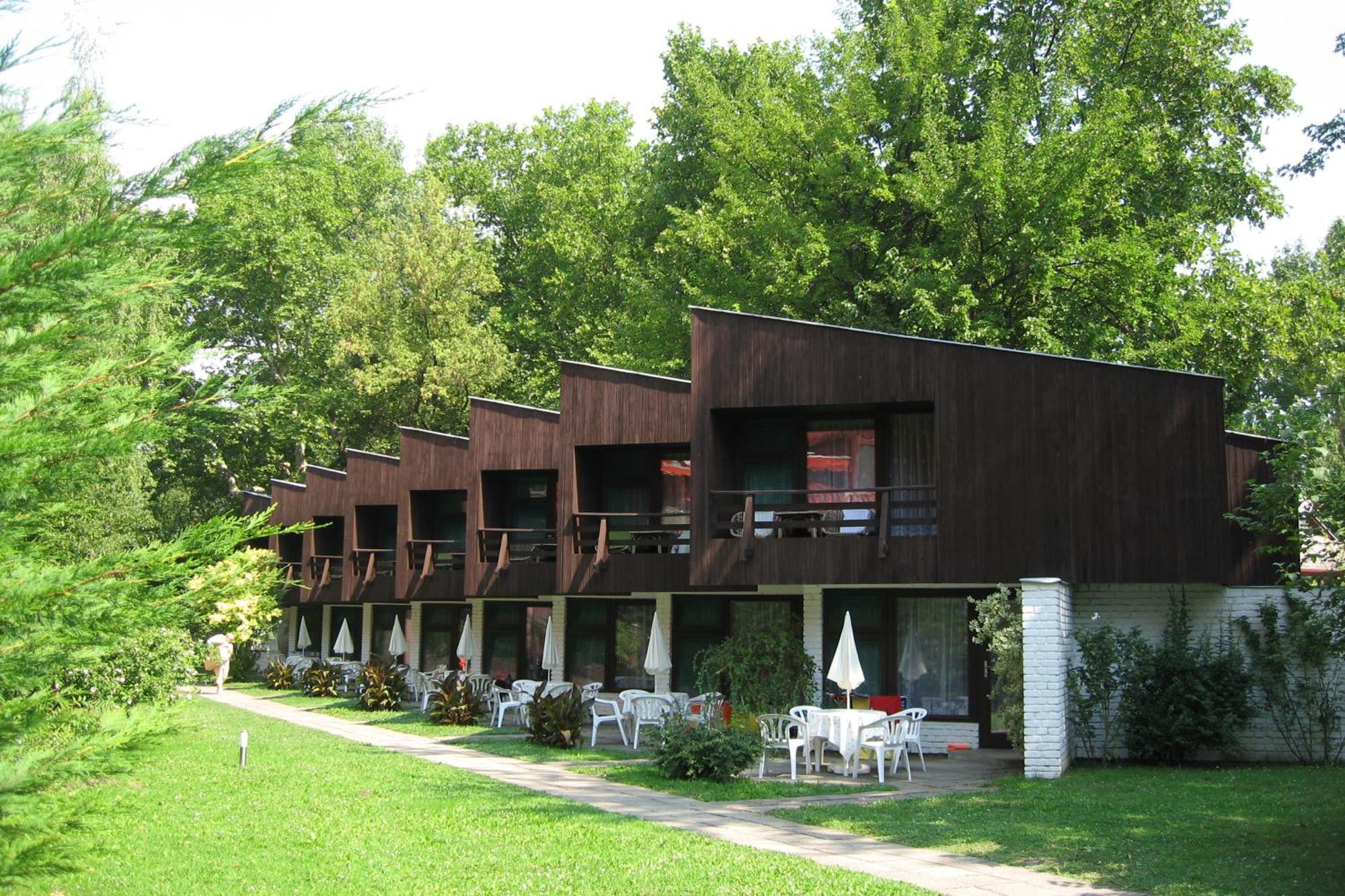 Hotel Melis Balatonlelle Exterior photo